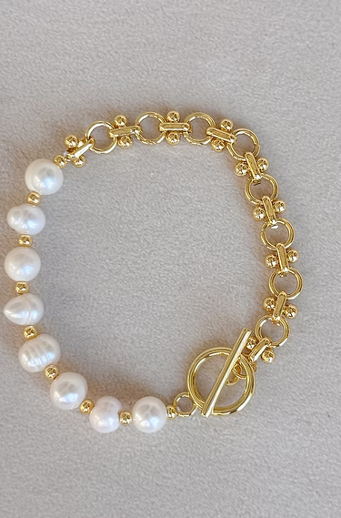 Pearl and Loop Bracelet at 6Whiskey, six whisky, toggle closure, sparkling white pearls, gold beads, half and half, elegant, elevated, rodeo, country concert, gameday, lunch date, formal event, everyday bracelet, stackable, standalone, classy, chic, trendy, front view