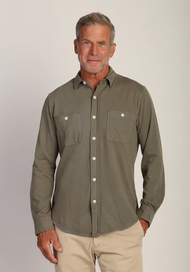 Vince Agave Button Down by True Grit at 6Whiskey, six whisky, collared, button up, buttons, natural buttons, front pockets, soft, comfortable, long sleeve, date night, rodeo, country concert, western casual, casual. Front view.