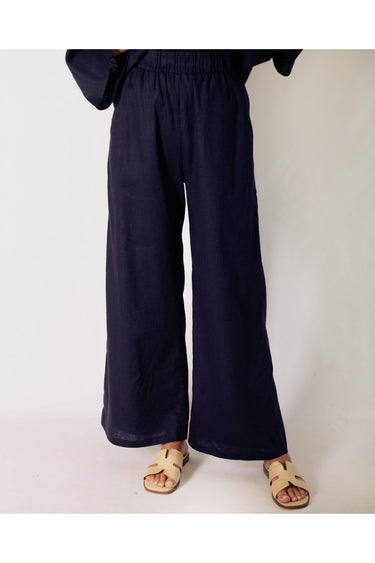 Indigo Market Linen Pant by Pcill at 6Whiskey, six whisky, wide leg, elastic waistband, brunch, country concert, errands, weekend, market, casual, stylish, matching set, coordinated set, navy, blue, pockets. Front view.