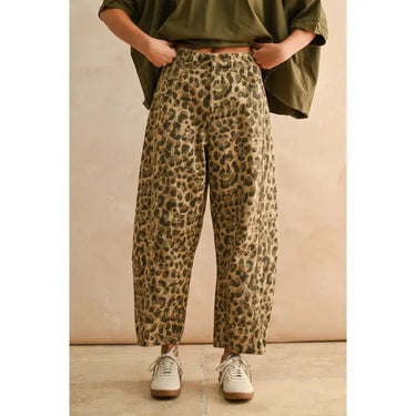 Leopard Barrel Jeans at 6Whiskey, six whisky, wide leg, high waisted, pockets, belt loop, flattering, feminine, trendy, modern, in-season, winter, fall, cool girl, edgy, wearable, fun pants, denim, animal print, brown, beige, front view.