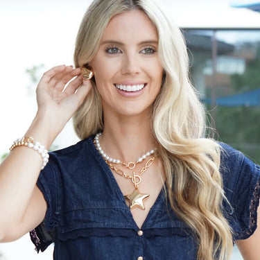Star Toggle Necklace at 6Whiskey, six whiskey, chunky chain, toggle closure, adjustable, puffy large star charm, statement piece, country concert, rodeos everyday, fashion, women's accessories, gold modern western necklace, bold, playful, standout, eye-catching, standalone necklace, charm, southern, SEC sorority girl, front view