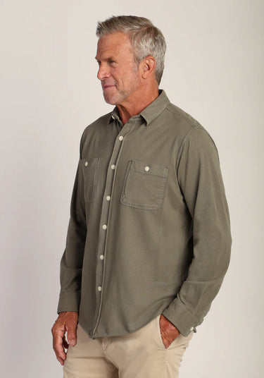 Vince Agave Button Down by True Grit at 6Whiskey, six whisky, collared, button up, buttons, natural buttons, front pockets, soft, comfortable, long sleeve, date night, rodeo, country concert, western casual, casual. Side view. 
