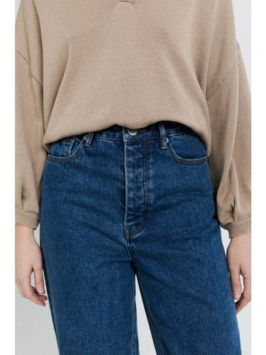 The Cheesy Jean at 6Whiskey, six whisky, high waisted, medium wash, cropped length, relaxed, comfortable, straight leg fit, zip fly closure, front and back pockets, belt loops, casual, everyday, wardrobe staple, year-round, work to weekend, summer and spring jeans, basic, blue jeans, women's fashion, detail view