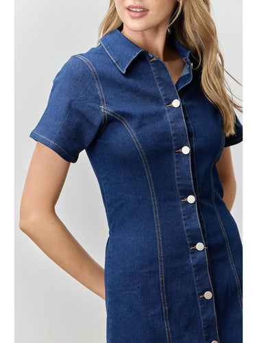 Lone Star Denim Dress at 6Whiskey, six whisky, flattering, midi length, color, front button closure, short sleeves, slim silhouette, feminine, casual, western, SEC gameday, aggie gameday, country concert, rodeo, lunch date, detail view.
