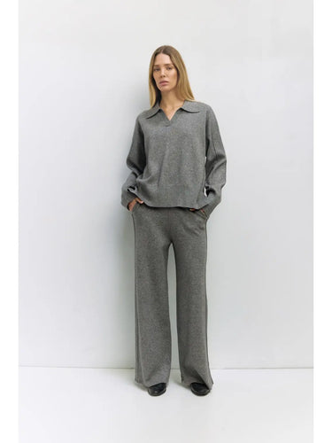 Weekender Collared Knit Sweater at 6Whiskey, six whisky, Delilah sweater, long sleeve, grey, piping, ribbed detailing, Johnny collar, soft, cozy, comfortable, casual, work outfit, women's fashion, basic, must-have, layer piece, year-round, relaxed fit, oversized, classic, loungewear, at home outfit, errands, lunch date, versatile, front view.
